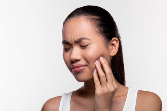 sad-korean-lady-experiencing-strong-wisdom-tooth-p-2022-10-07-01-42-14-utc