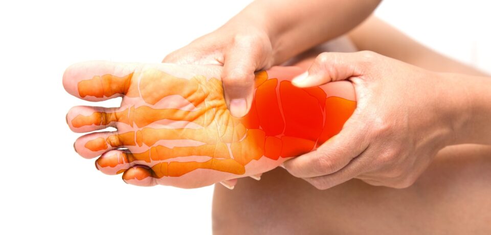 Plantar,Fasciitis,Pain,In,The,Foot,Of,The,Elderly.symptoms,Of inflamed plantar fasciitis foot held by man